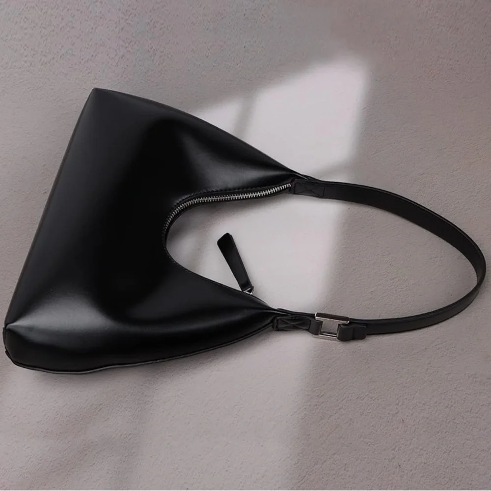 Women’s Black Shoulder Strap HOBO Bag
